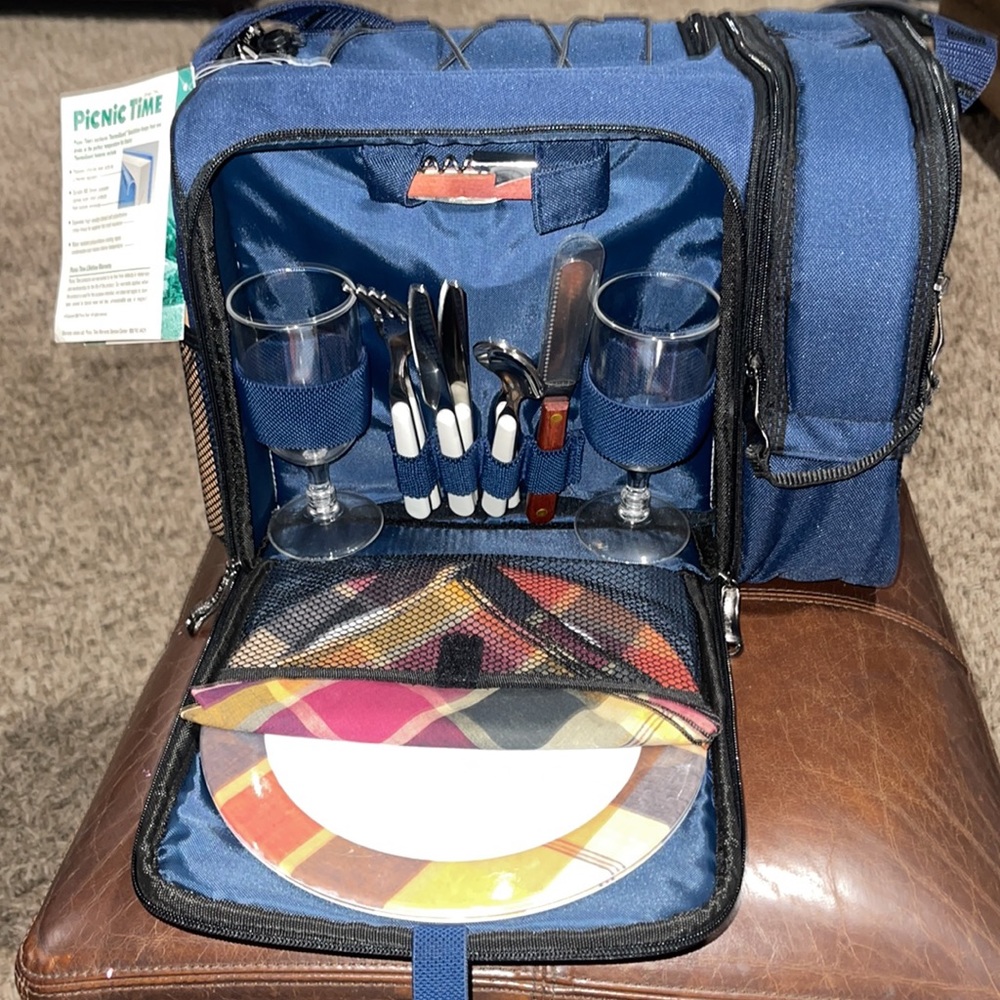Malibu Picnic Shoulder Pack Insulated with picnic service for two, Navy! NEW!